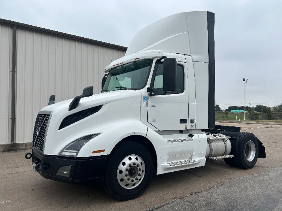 Day Cab Tractor-Heavy Duty Tractors-Volvo-2019-VNL42300-San Antonio-TX-605,827\n\t\tmiles-$ 20,000 - Image 3
