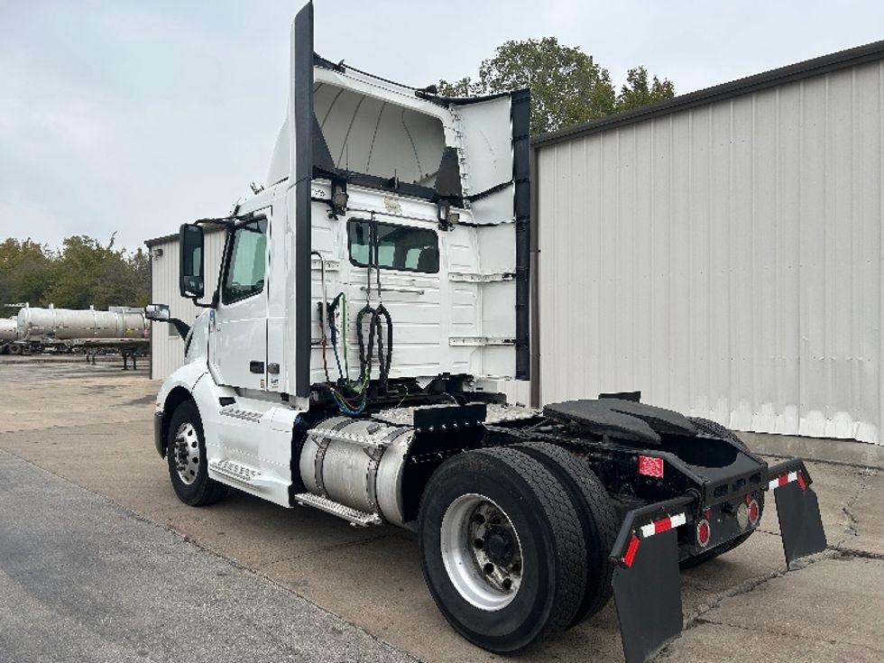 Day Cab Tractor-Heavy Duty Tractors-Volvo-2019-VNL42300-San Antonio-TX-605,827\n\t\tmiles-$ 20,000 - Image 5