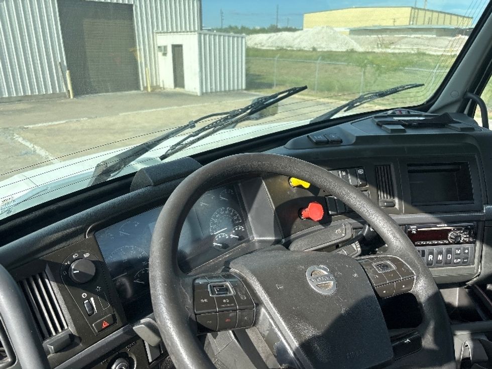 Day Cab Tractor-Heavy Duty Tractors-Volvo-2019-VNL42300-San Antonio-TX-632,794\n\t\tmiles-$ 20,000 - Image 10