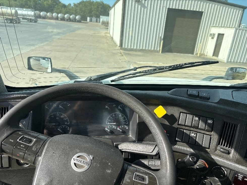 Day Cab Tractor-Heavy Duty Tractors-Volvo-2019-VNL42300-San Antonio-TX-632,794\n\t\tmiles-$ 20,000 - Image 11