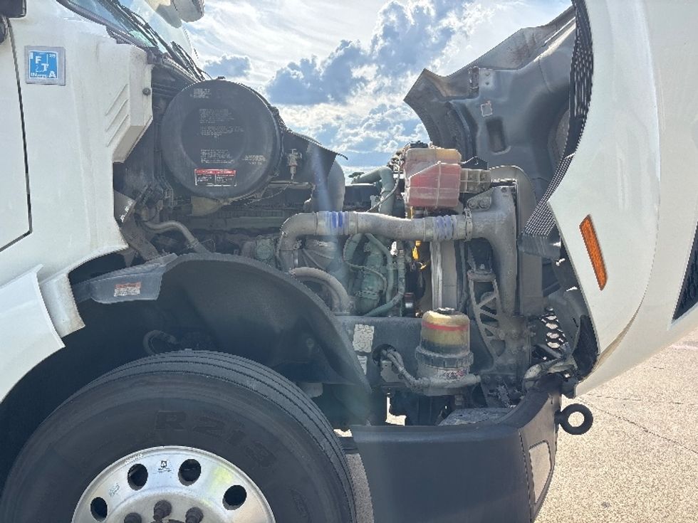 Day Cab Tractor-Heavy Duty Tractors-Volvo-2019-VNL42300-San Antonio-TX-632,794\n\t\tmiles-$ 20,000 - Image 15