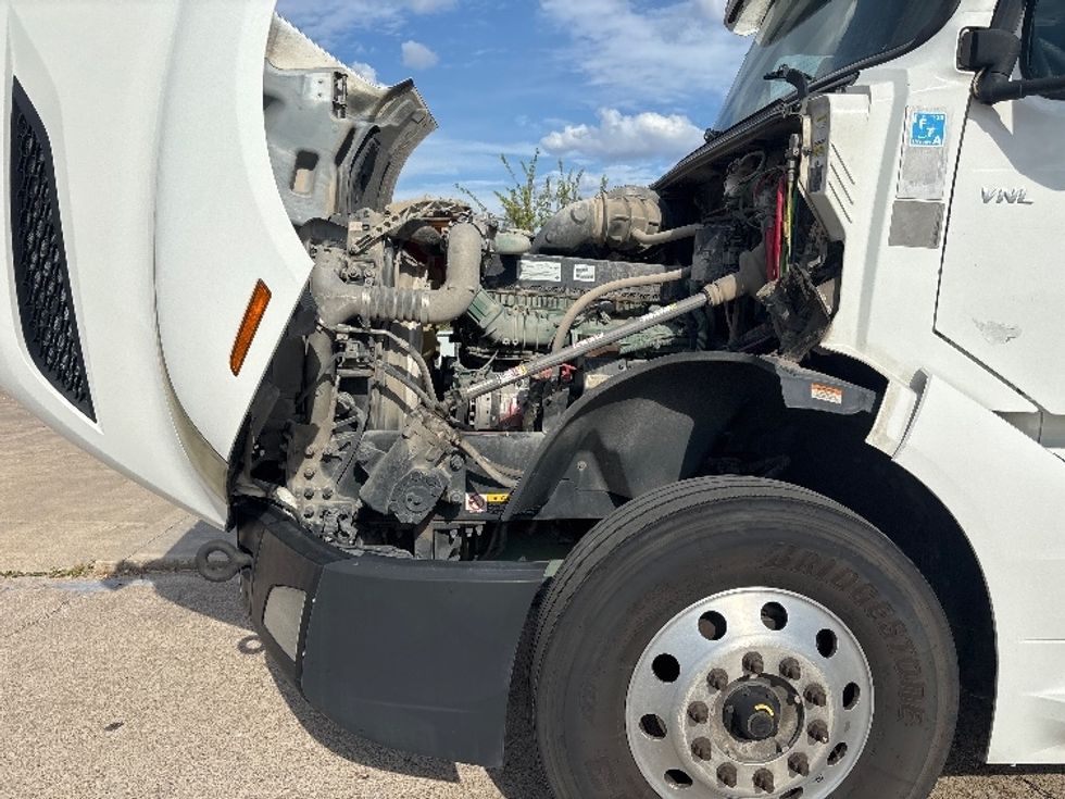 Day Cab Tractor-Heavy Duty Tractors-Volvo-2019-VNL42300-San Antonio-TX-632,794\n\t\tmiles-$ 20,000 - Image 16