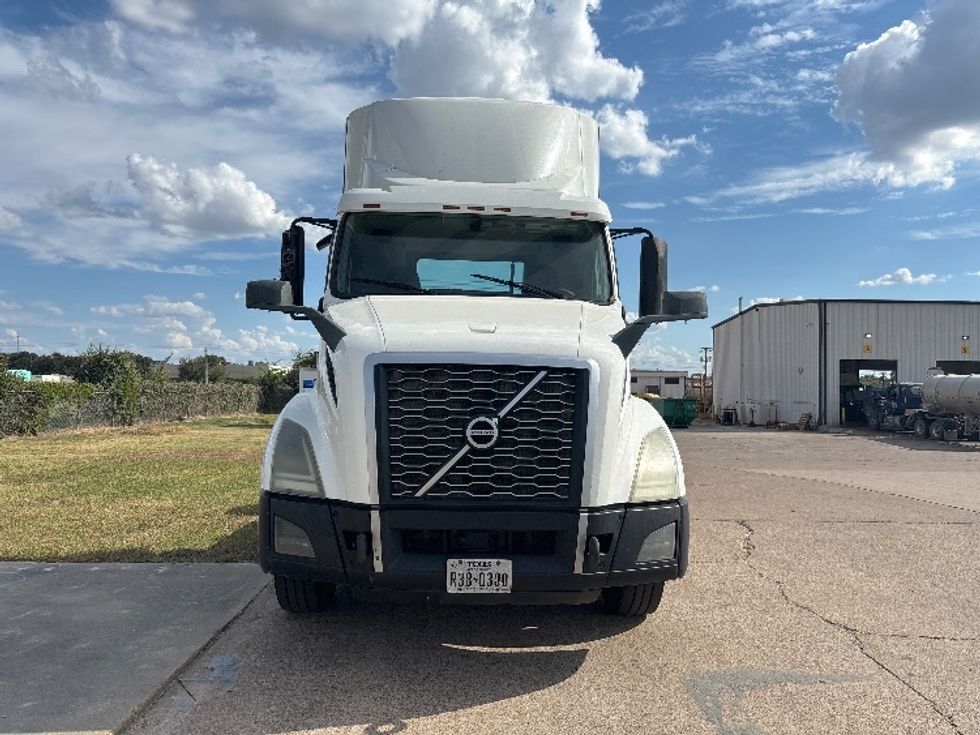 Day Cab Tractor-Heavy Duty Tractors-Volvo-2019-VNL42300-San Antonio-TX-632,794\n\t\tmiles-$ 20,000 - Image 2