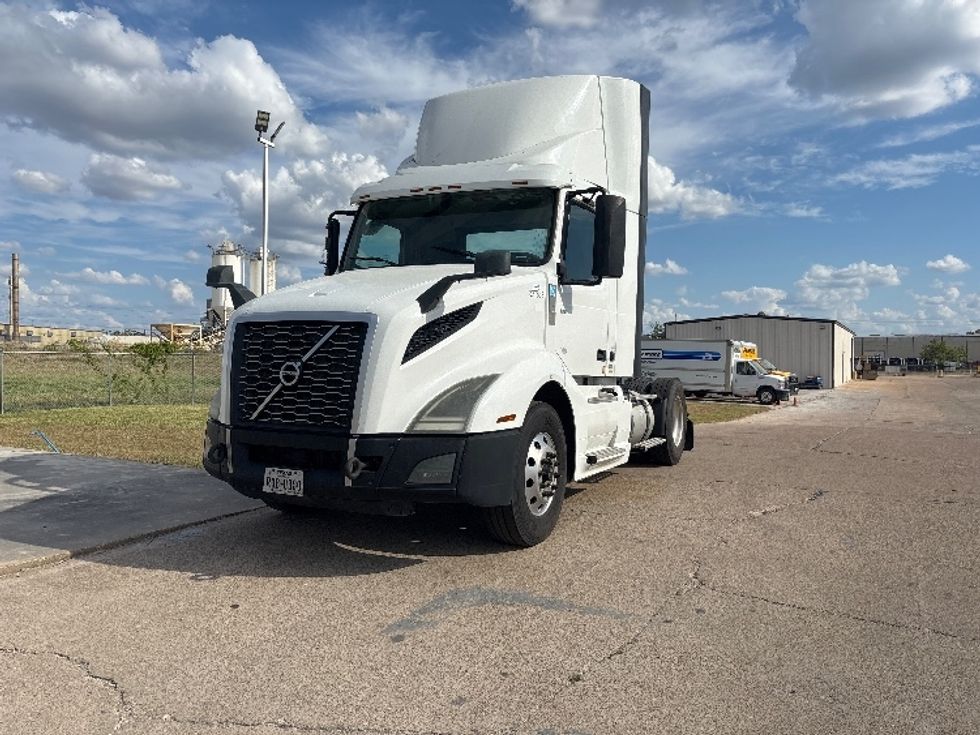 Day Cab Tractor-Heavy Duty Tractors-Volvo-2019-VNL42300-San Antonio-TX-632,794\n\t\tmiles-$ 20,000 - Image 3