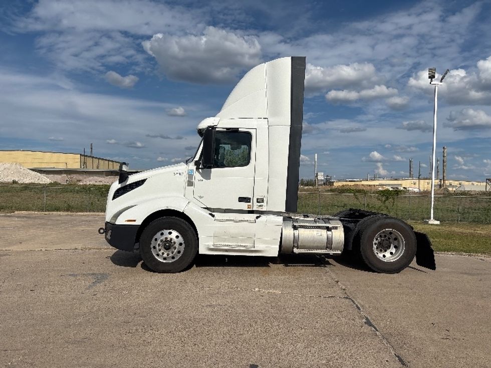 Day Cab Tractor-Heavy Duty Tractors-Volvo-2019-VNL42300-San Antonio-TX-632,794\n\t\tmiles-$ 20,000 - Image 4