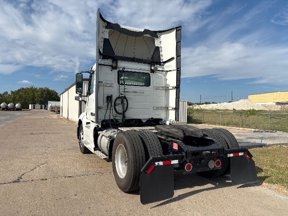 Day Cab Tractor-Heavy Duty Tractors-Volvo-2019-VNL42300-San Antonio-TX-632,794\n\t\tmiles-$ 20,000 - Image 5