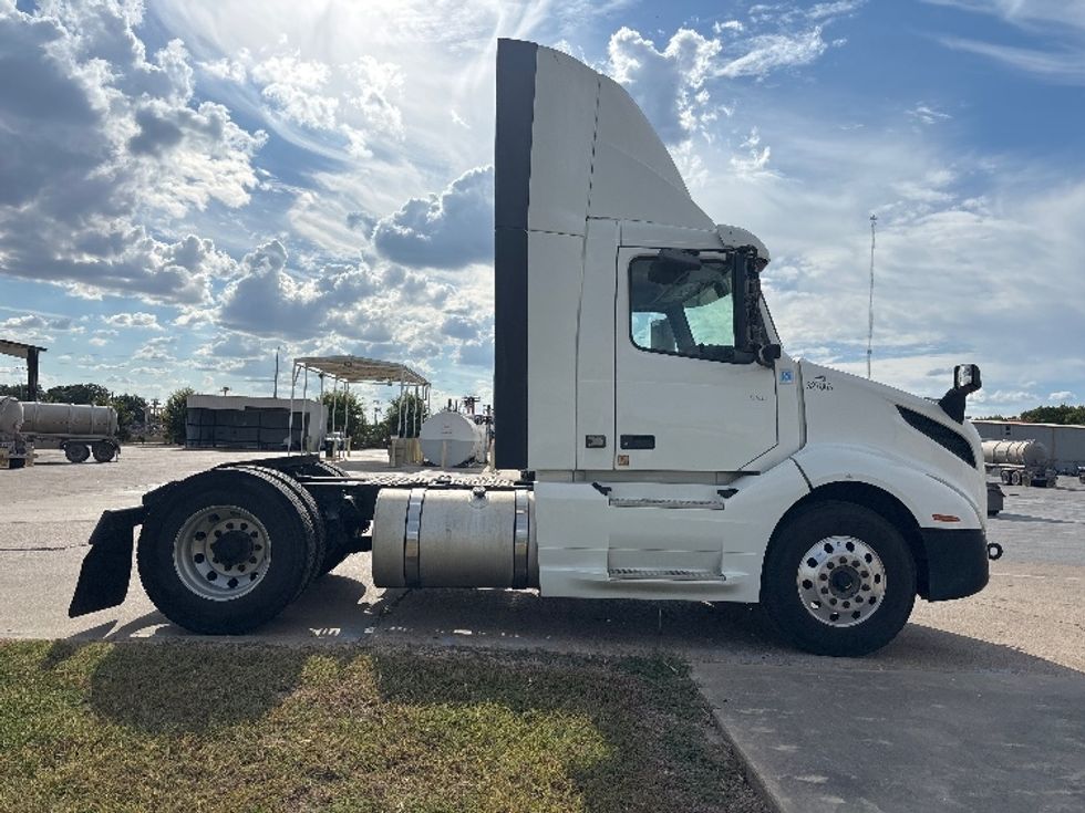 Day Cab Tractor-Heavy Duty Tractors-Volvo-2019-VNL42300-San Antonio-TX-632,794\n\t\tmiles-$ 20,000 - Image 8