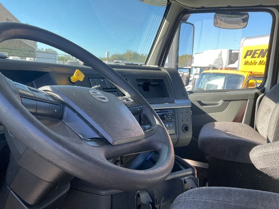 Day Cab Tractor-Heavy Duty Tractors-Volvo-2019-VNL42300-Torrance-CA-265,657\n\t\tmiles-$ 44,750 - Image 10