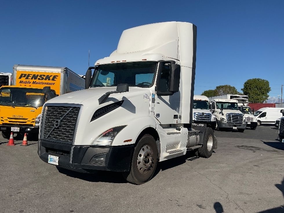 Day Cab Tractor-Heavy Duty Tractors-Volvo-2019-VNL42300-Torrance-CA-265,657\n\t\tmiles-$ 44,750 - Image 3