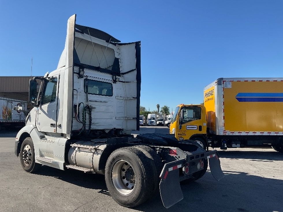 Day Cab Tractor-Heavy Duty Tractors-Volvo-2019-VNL42300-Torrance-CA-265,657\n\t\tmiles-$ 44,750 - Image 5