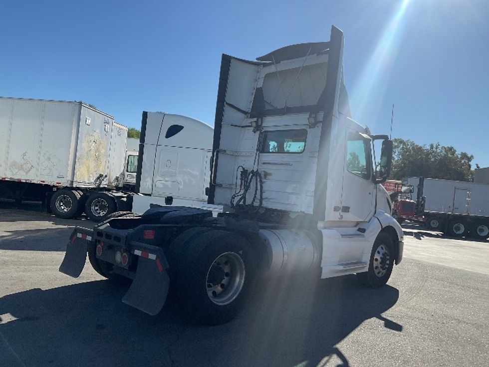 Day Cab Tractor-Heavy Duty Tractors-Volvo-2019-VNL42300-Torrance-CA-265,657\n\t\tmiles-$ 44,750 - Image 7