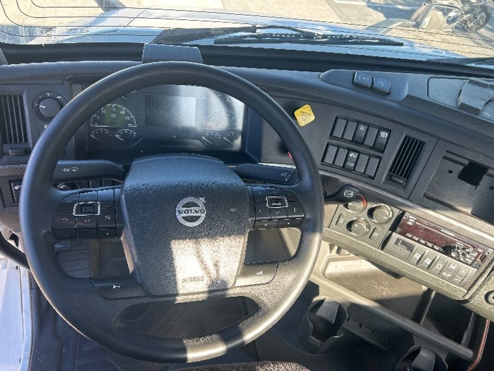 Day Cab Tractor-Heavy Duty Tractors-Volvo-2019-VNL42300-Torrance-CA-275,170\n\t\tmiles-$ 44,250 - Image 11