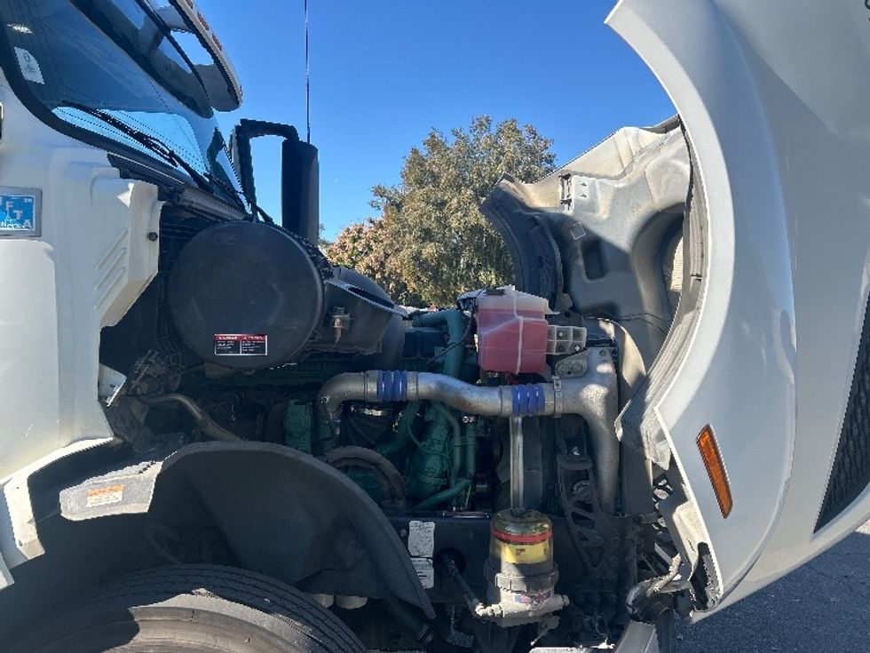 Day Cab Tractor-Heavy Duty Tractors-Volvo-2019-VNL42300-Torrance-CA-275,170\n\t\tmiles-$ 44,250 - Image 15