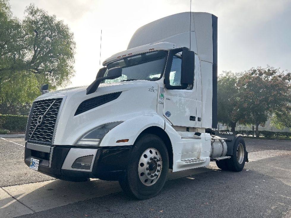 Day Cab Tractor-Heavy Duty Tractors-Volvo-2019-VNL42300-Torrance-CA-275,170\n\t\tmiles-$ 44,250 - Image 3