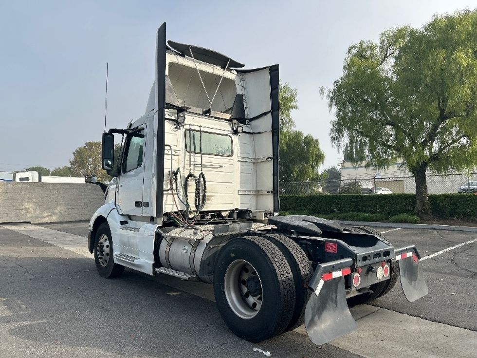 Day Cab Tractor-Heavy Duty Tractors-Volvo-2019-VNL42300-Torrance-CA-275,170\n\t\tmiles-$ 44,250 - Image 5