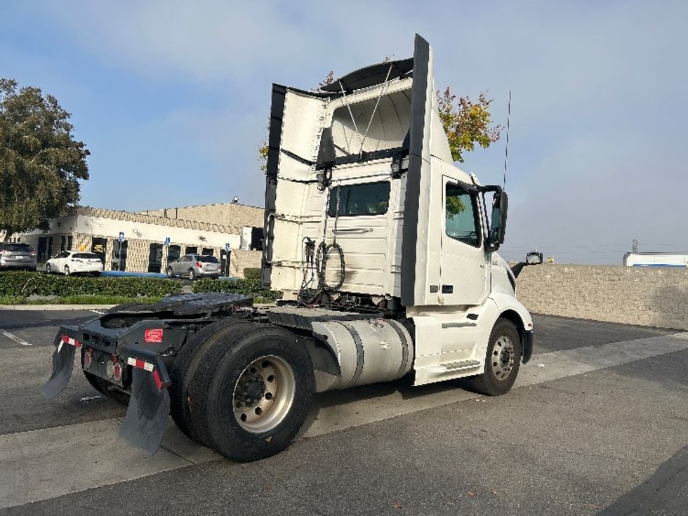 Day Cab Tractor-Heavy Duty Tractors-Volvo-2019-VNL42300-Torrance-CA-275,170\n\t\tmiles-$ 44,250 - Image 7