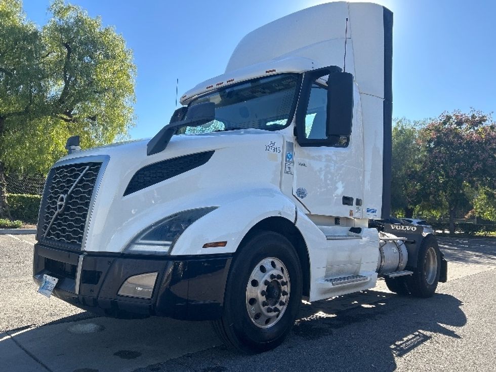 Day Cab Tractor-Heavy Duty Tractors-Volvo-2019-VNL42300-Torrance-CA-289,814\n\t\tmiles-$ 43,250 - Image 3