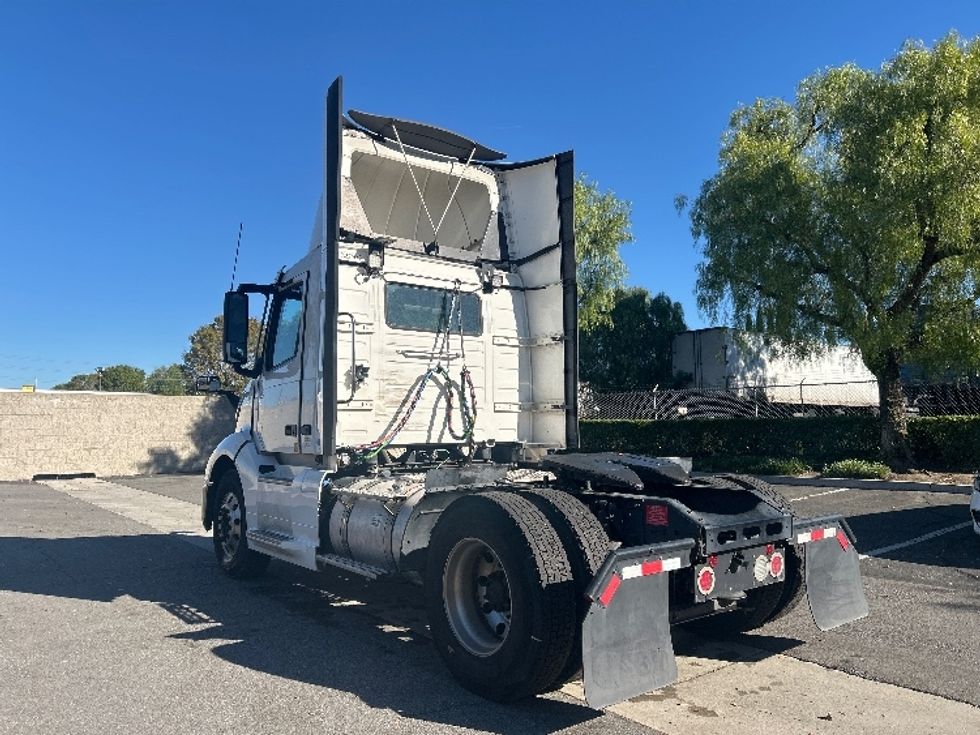 Day Cab Tractor-Heavy Duty Tractors-Volvo-2019-VNL42300-Torrance-CA-289,814\n\t\tmiles-$ 43,250 - Image 5