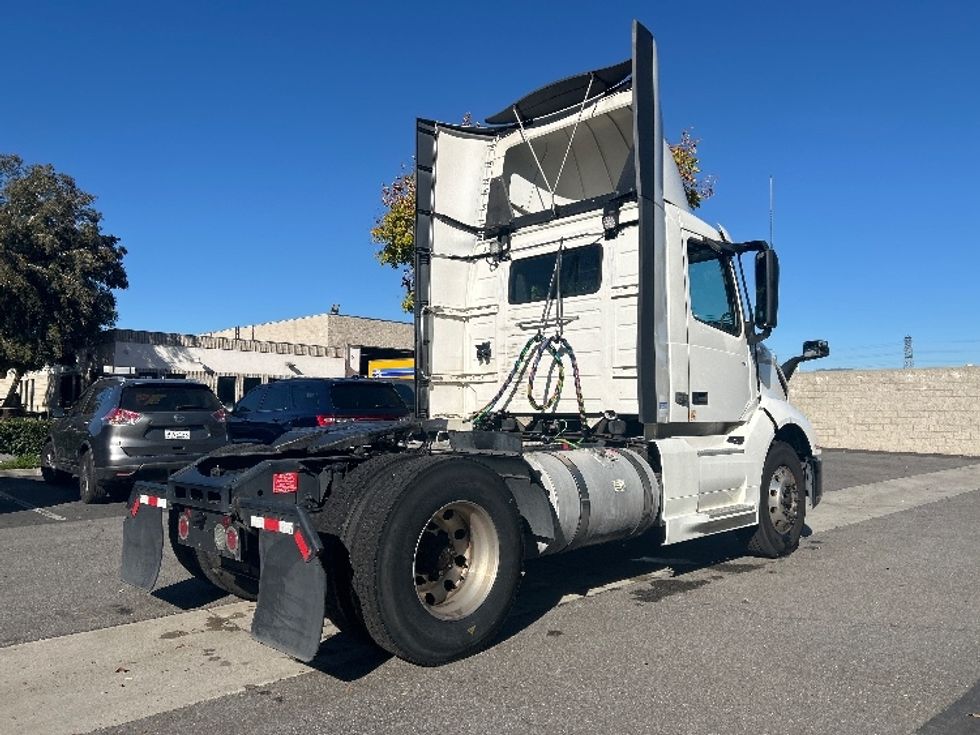 Day Cab Tractor-Heavy Duty Tractors-Volvo-2019-VNL42300-Torrance-CA-289,814\n\t\tmiles-$ 43,250 - Image 7