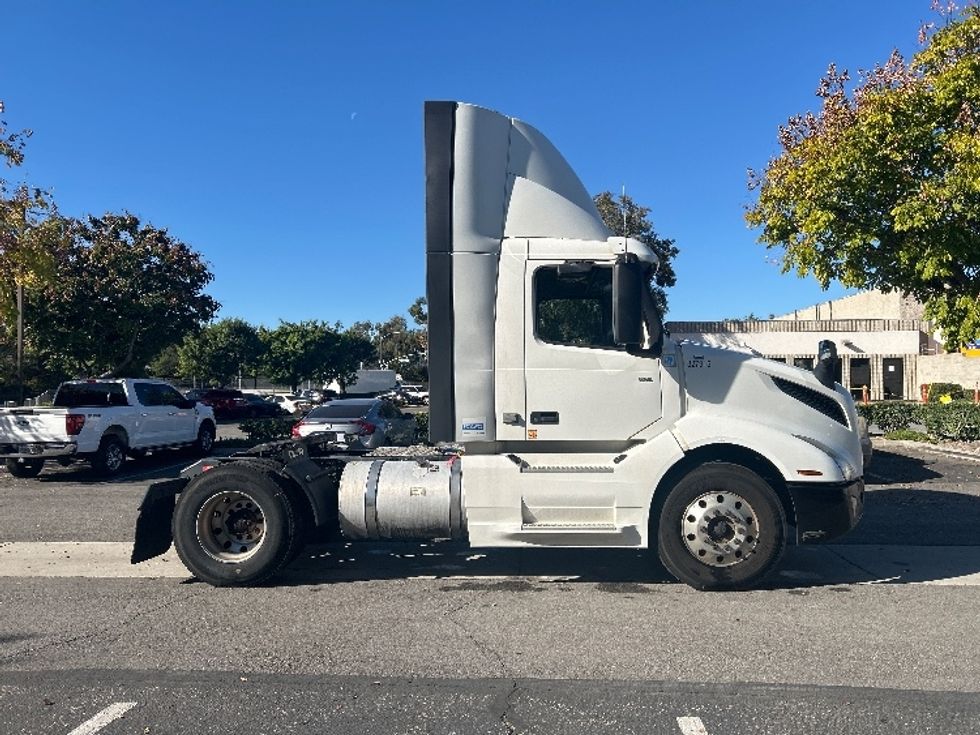 Day Cab Tractor-Heavy Duty Tractors-Volvo-2019-VNL42300-Torrance-CA-289,814\n\t\tmiles-$ 43,250 - Image 8