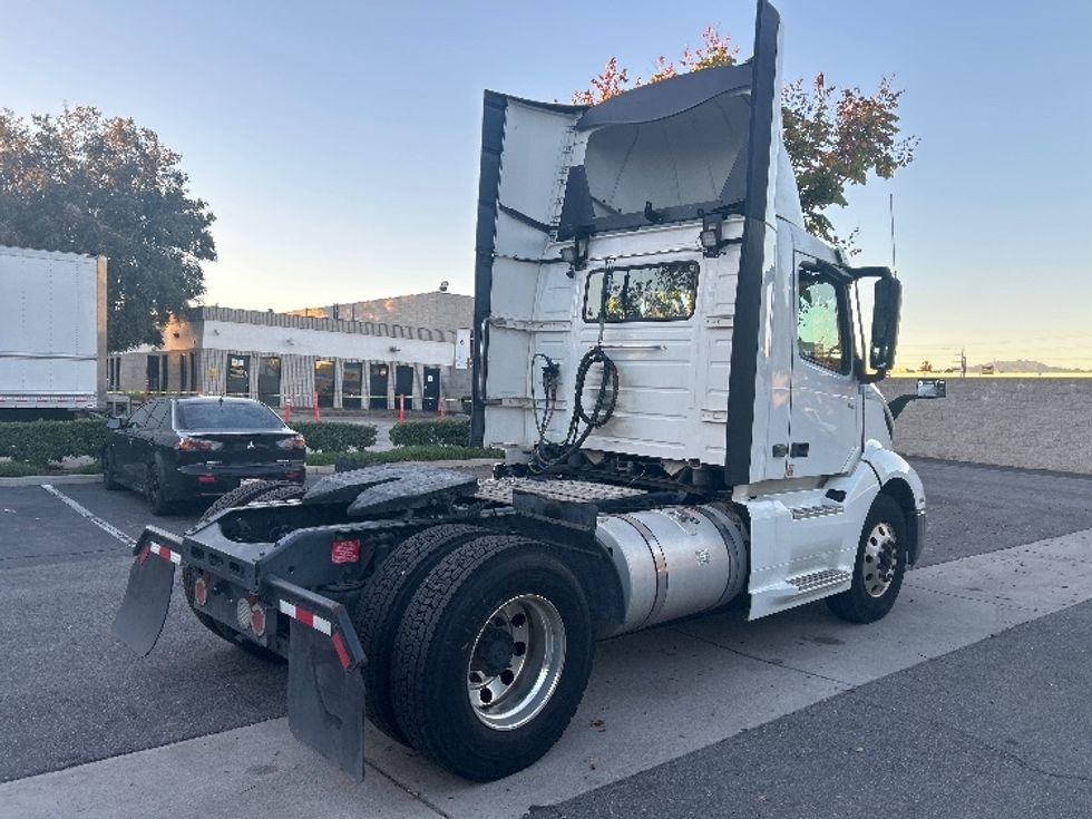 Day Cab Tractor-Heavy Duty Tractors-Volvo-2019-VNL42300-Torrance-CA-298,431\n\t\tmiles-$ 42,750 - Image 7
