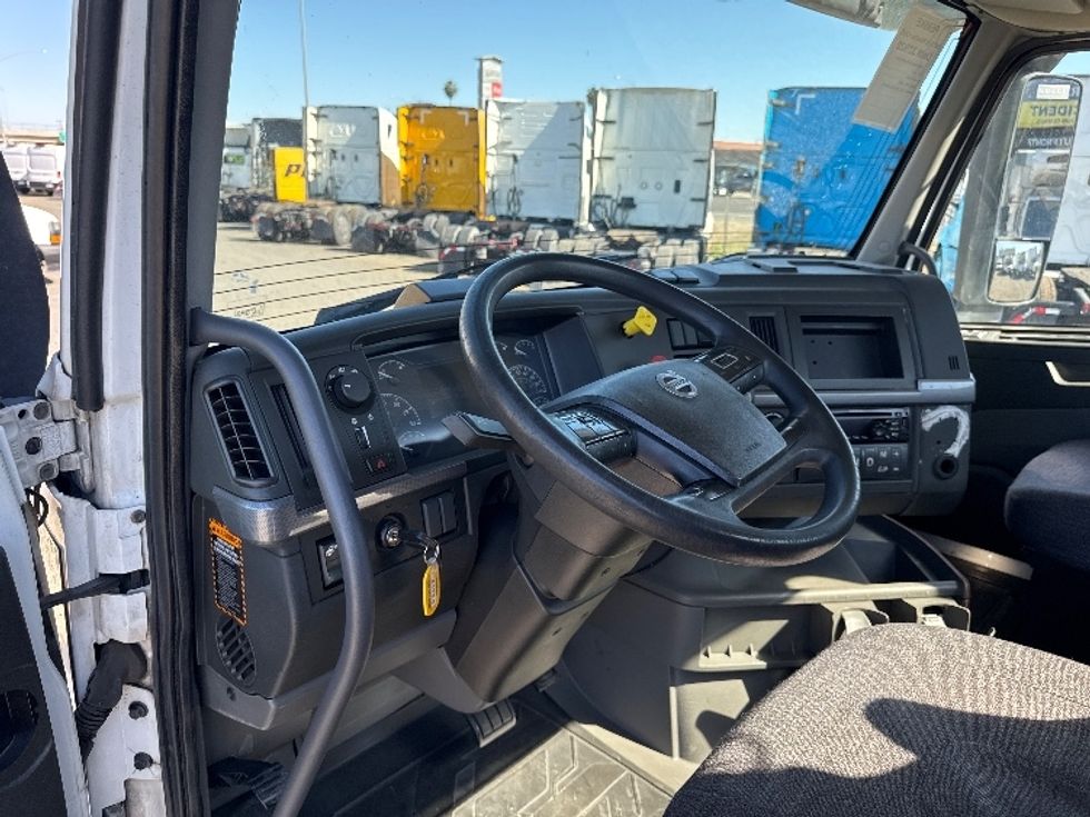 Day Cab Tractor-Heavy Duty Tractors-Volvo-2019-VNL42300-West Sacramento-CA-282,965\n\t\tmiles-$ 35,500 - Image 10