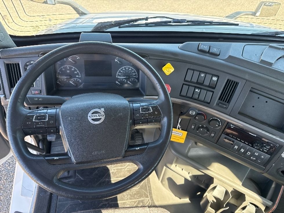 Day Cab Tractor-Heavy Duty Tractors-Volvo-2019-VNL42300-West Sacramento-CA-282,965\n\t\tmiles-$ 35,500 - Image 11