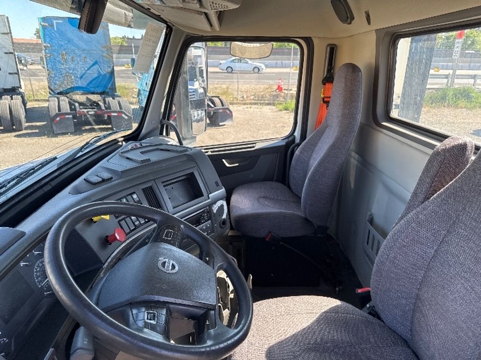 Day Cab Tractor-Heavy Duty Tractors-Volvo-2019-VNL42300-West Sacramento-CA-282,965\n\t\tmiles-$ 35,500 - Image 12