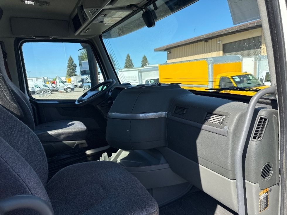Day Cab Tractor-Heavy Duty Tractors-Volvo-2019-VNL42300-West Sacramento-CA-282,965\n\t\tmiles-$ 35,500 - Image 14