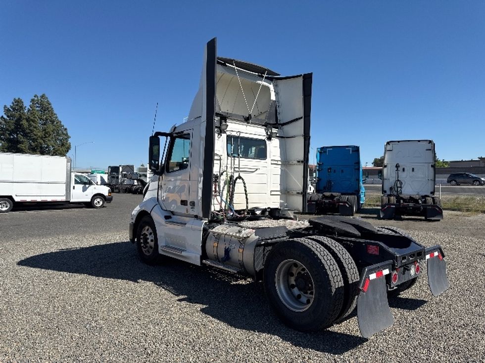 Day Cab Tractor-Heavy Duty Tractors-Volvo-2019-VNL42300-West Sacramento-CA-282,965\n\t\tmiles-$ 35,500 - Image 5