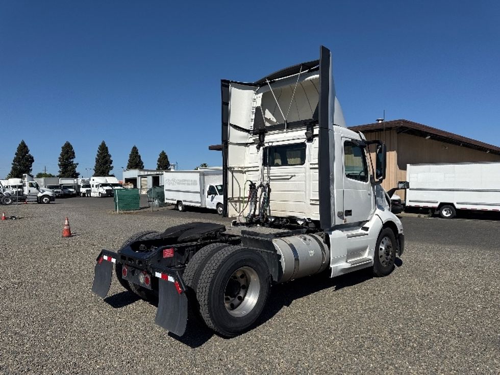 Day Cab Tractor-Heavy Duty Tractors-Volvo-2019-VNL42300-West Sacramento-CA-282,965\n\t\tmiles-$ 35,500 - Image 7