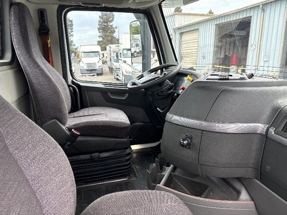 Day Cab Tractor-Heavy Duty Tractors-Volvo-2019-VNL42300-West Sacramento-CA-298,964\n\t\tmiles-$ 35,250 - Image 14