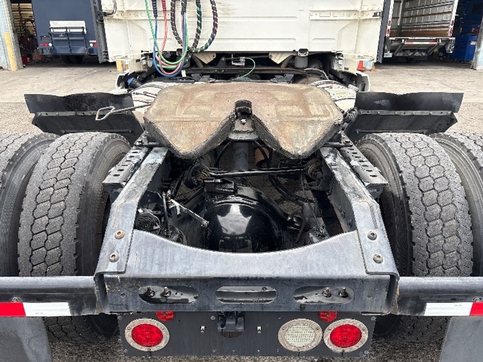 Day Cab Tractor-Heavy Duty Tractors-Volvo-2019-VNL42300-West Sacramento-CA-298,964\n\t\tmiles-$ 35,250 - Image 6