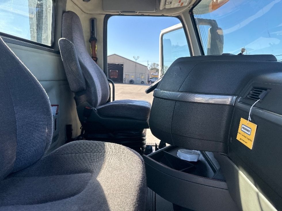 Day Cab Tractor-Heavy Duty Tractors-Volvo-2019-VNL42300-West Sacramento-CA-338,823\n\t\tmiles-$ 34,250 - Image 14
