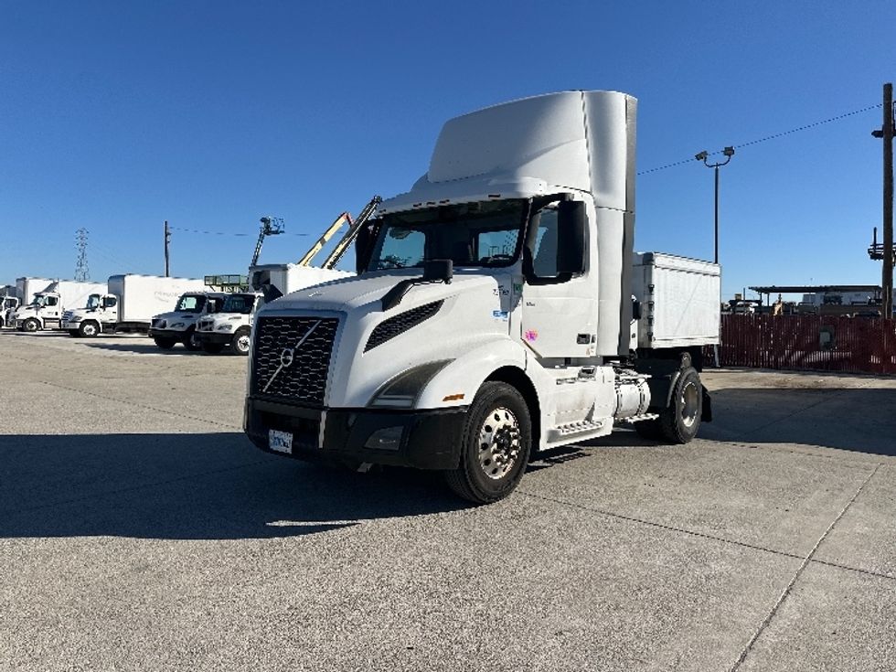 Day Cab Tractor-Heavy Duty Tractors-Volvo-2019-VNL42300-West Sacramento-CA-338,823\n\t\tmiles-$ 34,250 - Image 3