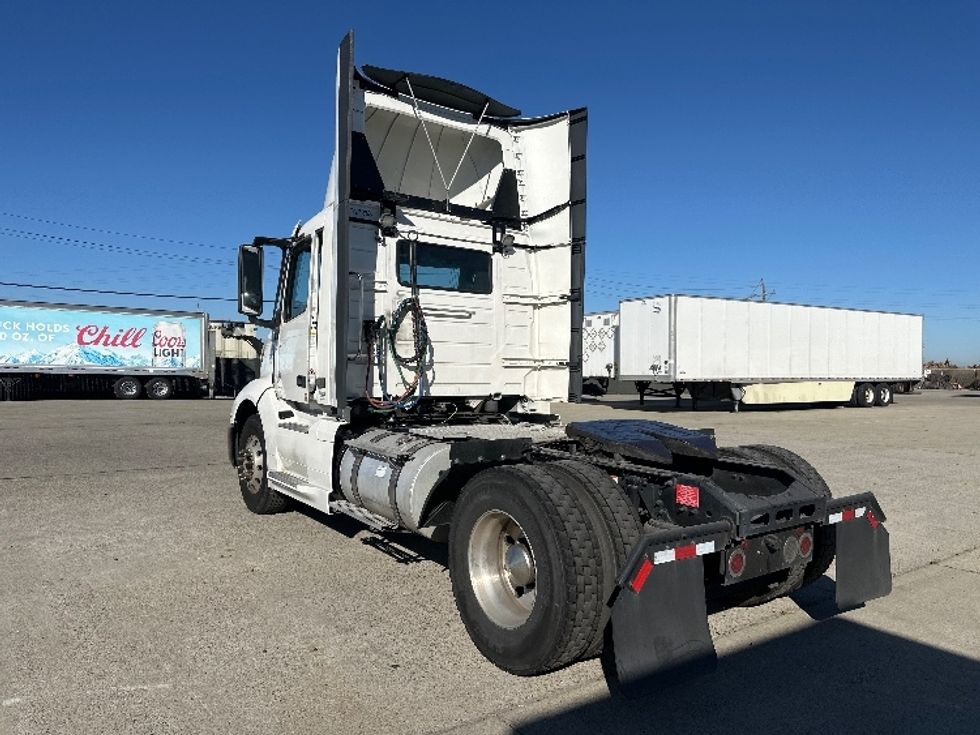 Day Cab Tractor-Heavy Duty Tractors-Volvo-2019-VNL42300-West Sacramento-CA-338,823\n\t\tmiles-$ 34,250 - Image 5