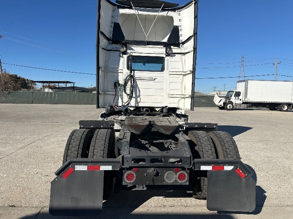 Day Cab Tractor-Heavy Duty Tractors-Volvo-2019-VNL42300-West Sacramento-CA-338,823\n\t\tmiles-$ 34,250 - Image 6