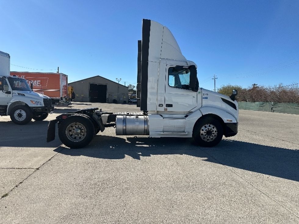 Day Cab Tractor-Heavy Duty Tractors-Volvo-2019-VNL42300-West Sacramento-CA-338,823\n\t\tmiles-$ 34,250 - Image 8