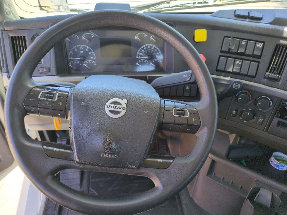 Day Cab Tractor-Heavy Duty Tractors-Volvo-2019-VNL42300-West Sacramento-CA-351,144\n\t\tmiles-$ 32,500 - Image 11