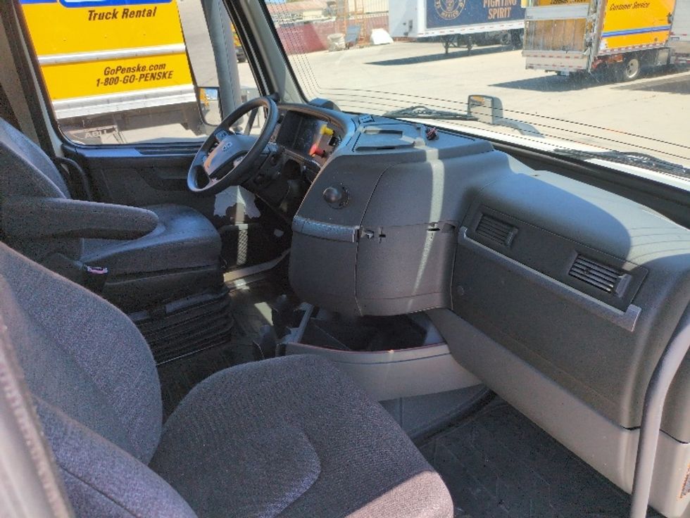 Day Cab Tractor-Heavy Duty Tractors-Volvo-2019-VNL42300-West Sacramento-CA-351,144\n\t\tmiles-$ 32,500 - Image 14