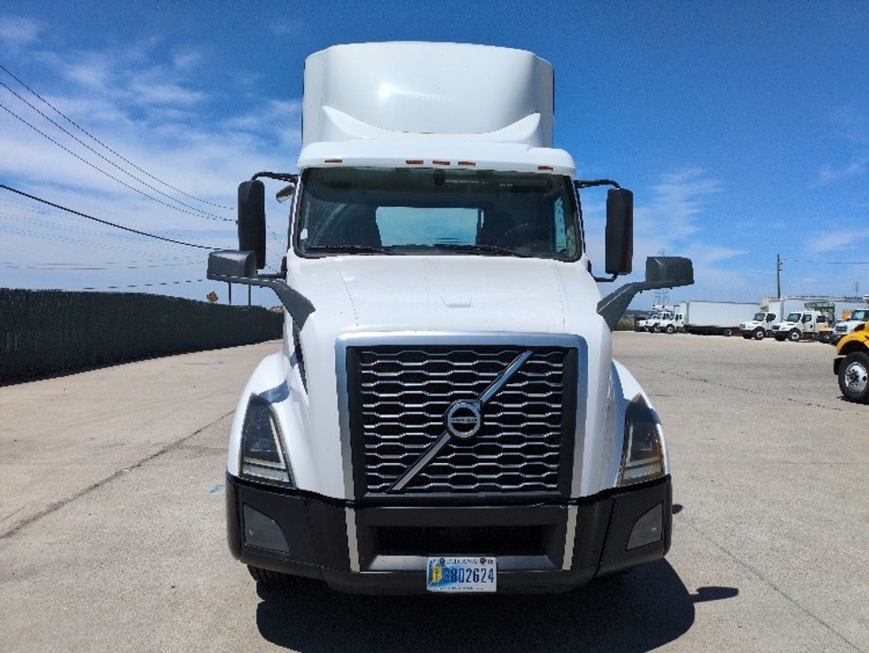 Day Cab Tractor-Heavy Duty Tractors-Volvo-2019-VNL42300-West Sacramento-CA-351,144\n\t\tmiles-$ 32,500 - Image 2