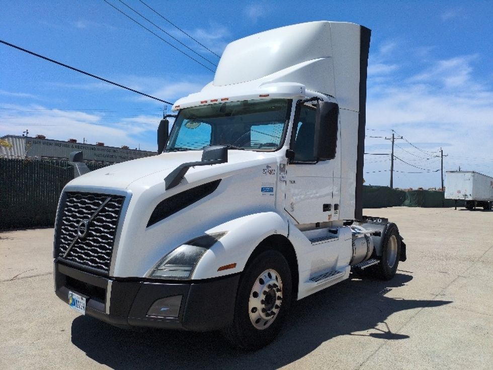 Day Cab Tractor-Heavy Duty Tractors-Volvo-2019-VNL42300-West Sacramento-CA-351,144\n\t\tmiles-$ 32,500 - Image 3