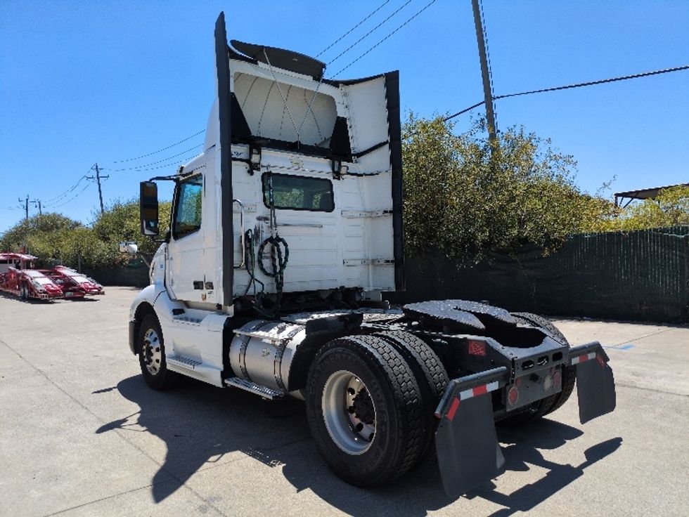 Day Cab Tractor-Heavy Duty Tractors-Volvo-2019-VNL42300-West Sacramento-CA-351,144\n\t\tmiles-$ 32,500 - Image 5