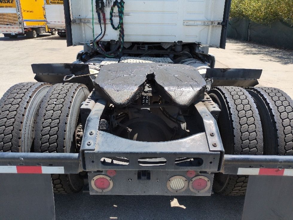 Day Cab Tractor-Heavy Duty Tractors-Volvo-2019-VNL42300-West Sacramento-CA-351,144\n\t\tmiles-$ 32,500 - Image 6