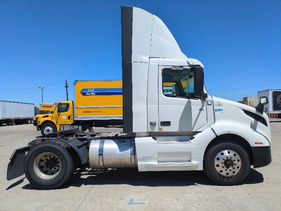 Day Cab Tractor-Heavy Duty Tractors-Volvo-2019-VNL42300-West Sacramento-CA-351,144\n\t\tmiles-$ 32,500 - Image 8