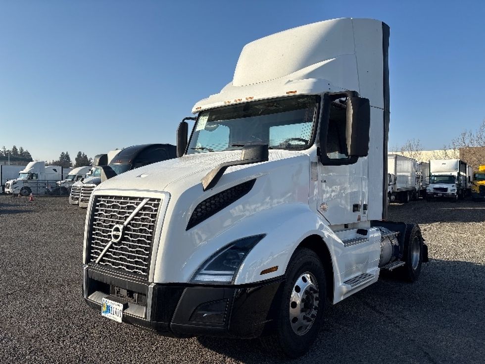 Day Cab Tractor-Heavy Duty Tractors-Volvo-2019-VNL42300-West Sacramento-CA-390,741\n\t\tmiles-$ 35,750 - Image 3