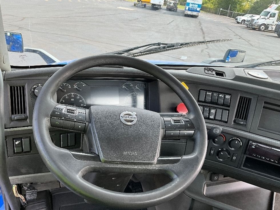 Day Cab Tractor-Heavy Duty Tractors-Volvo-2019-VNL62300-Indianapolis-IN-652,642\n\t\tmiles-$ 18,000 - Image 11