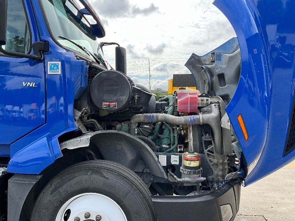 Day Cab Tractor-Heavy Duty Tractors-Volvo-2019-VNL62300-Indianapolis-IN-652,642\n\t\tmiles-$ 18,000 - Image 15