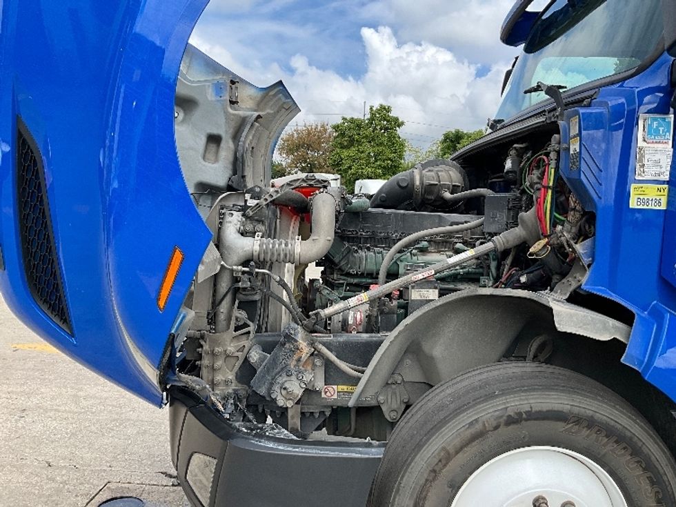 Day Cab Tractor-Heavy Duty Tractors-Volvo-2019-VNL62300-Indianapolis-IN-652,642\n\t\tmiles-$ 18,000 - Image 16