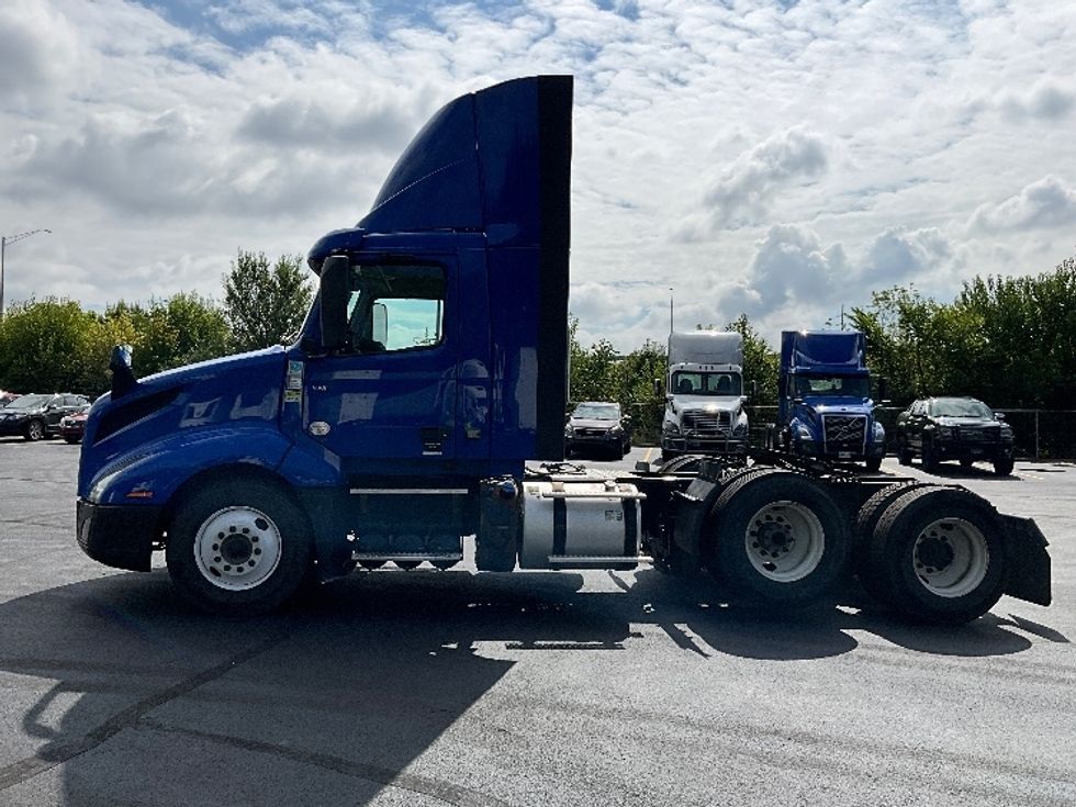 Day Cab Tractor-Heavy Duty Tractors-Volvo-2019-VNL62300-Indianapolis-IN-652,642\n\t\tmiles-$ 18,000 - Image 4